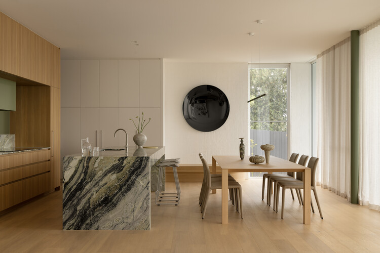 Horizon House / Inform - Интерьерная фотография, столовая, дерево, стол, стул