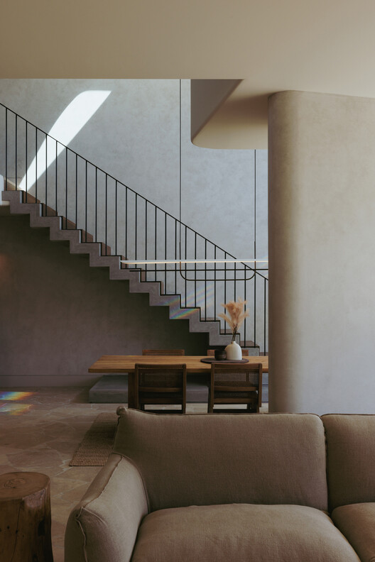 Little Birch House / Buck & Simple - Интерьерная фотография, лестница, стул, бетон