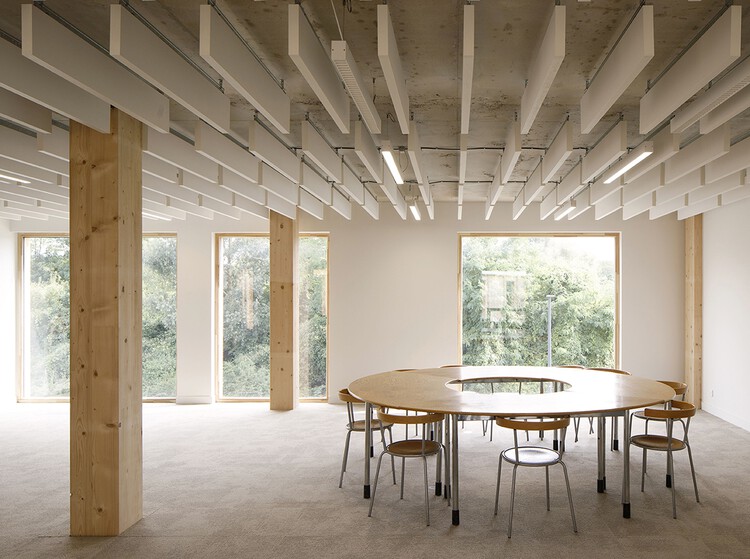 Maison de La Federation Française de Canoe Kayak et Sports de Pagaie / Le Studio Sanna Baldé - Интерьерная фотография, столовая, дерево