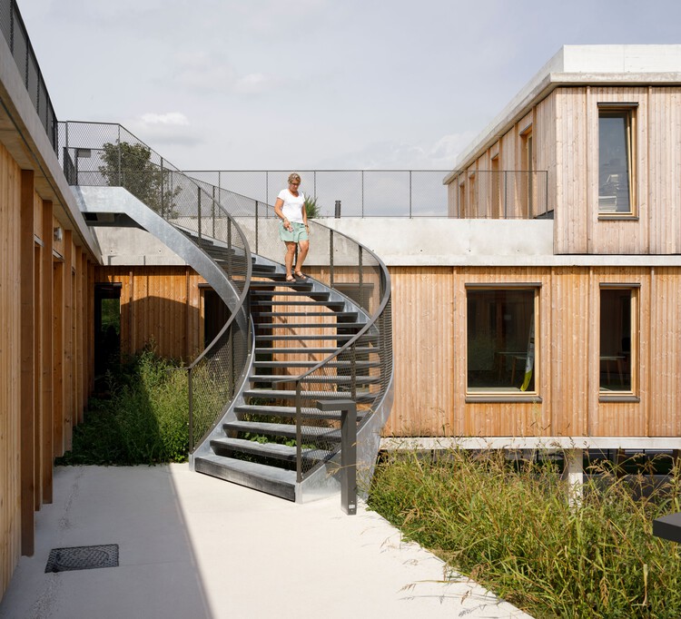 Maison de la федерация Française de Canoe Kayak et Sports de Pagaie / Le Studio Sanna Baldé - Внешняя фотография, древесина