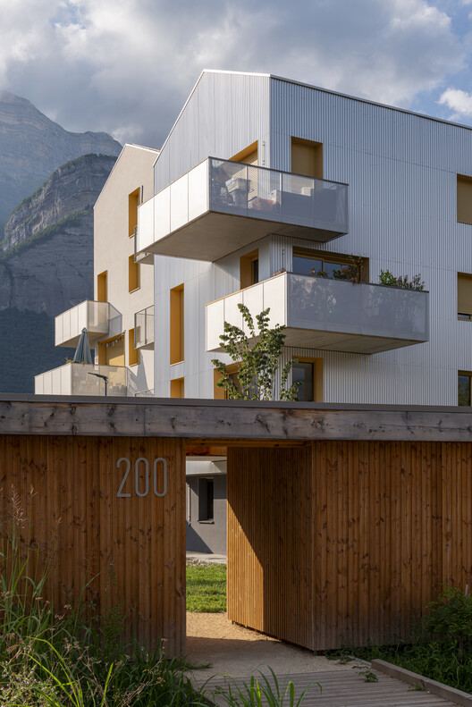 Социальное жилье для участия в Crolles / Indy Architectes - изображение 2 из 32
