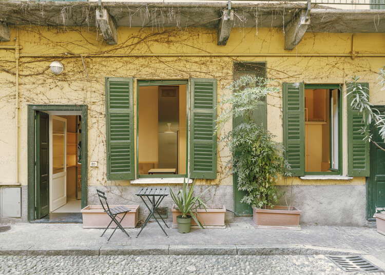Апартамент Isola / Archiplanstudio - Интерьерная фотография, дерево, дверь