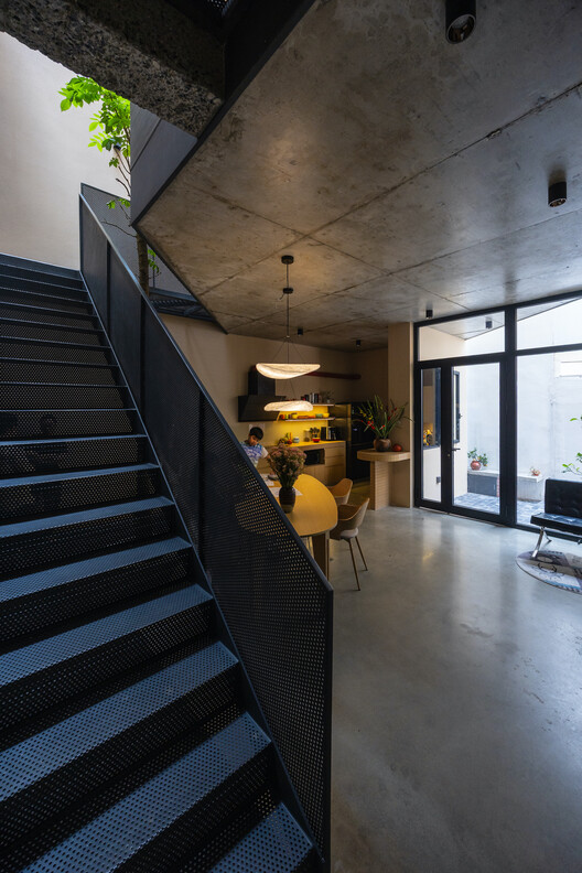 Linh Nam House / Toob Studio - Интерьерная фотография, стекло