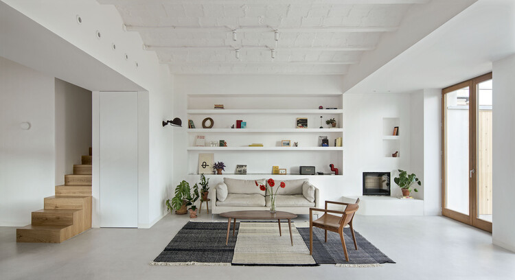 Ca na Baldu I En Diego / Atzur Arquitectura - Интерьера, дерево, стеллажи, стул