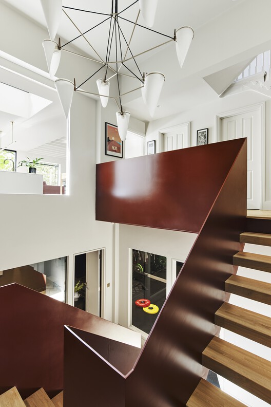 Russet House / Mulroy Architects - Интерьерная фотография, лестница, дерево, освещение, поручена