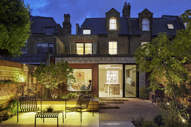 Russet House / Mulroy Architects - Внешняя фотография, фасад, кирпич, дверь, сад, двор