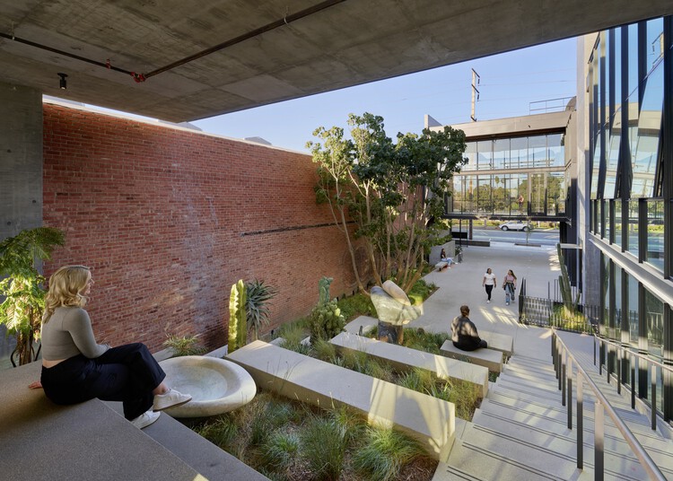 1640 14th ST Commercial & Offices / HGA - Интерьерная фотография, двор