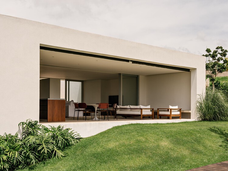 Дом дворов / Felipe Hess Arquitetos - внешняя фотография
