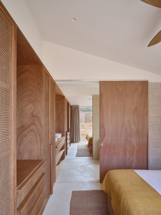 Zenith House / Nomo Studio - Интерьерная фотография, дерево, дверь, спальня