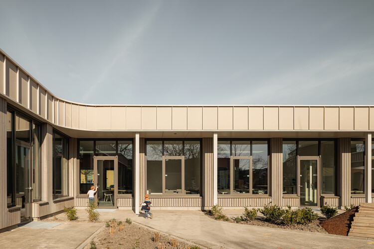 Начальная школа Lux / Eva Architecten - изображение 9 из 22