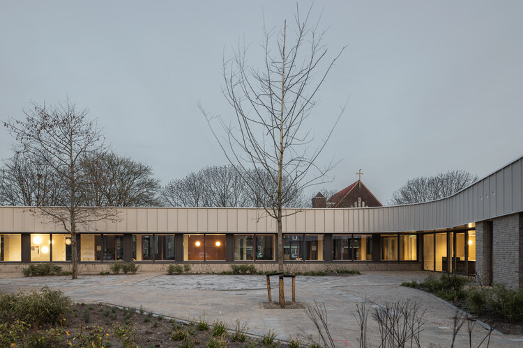 Начальная школа Lux / Eva Architecten - изображение 5 из 22