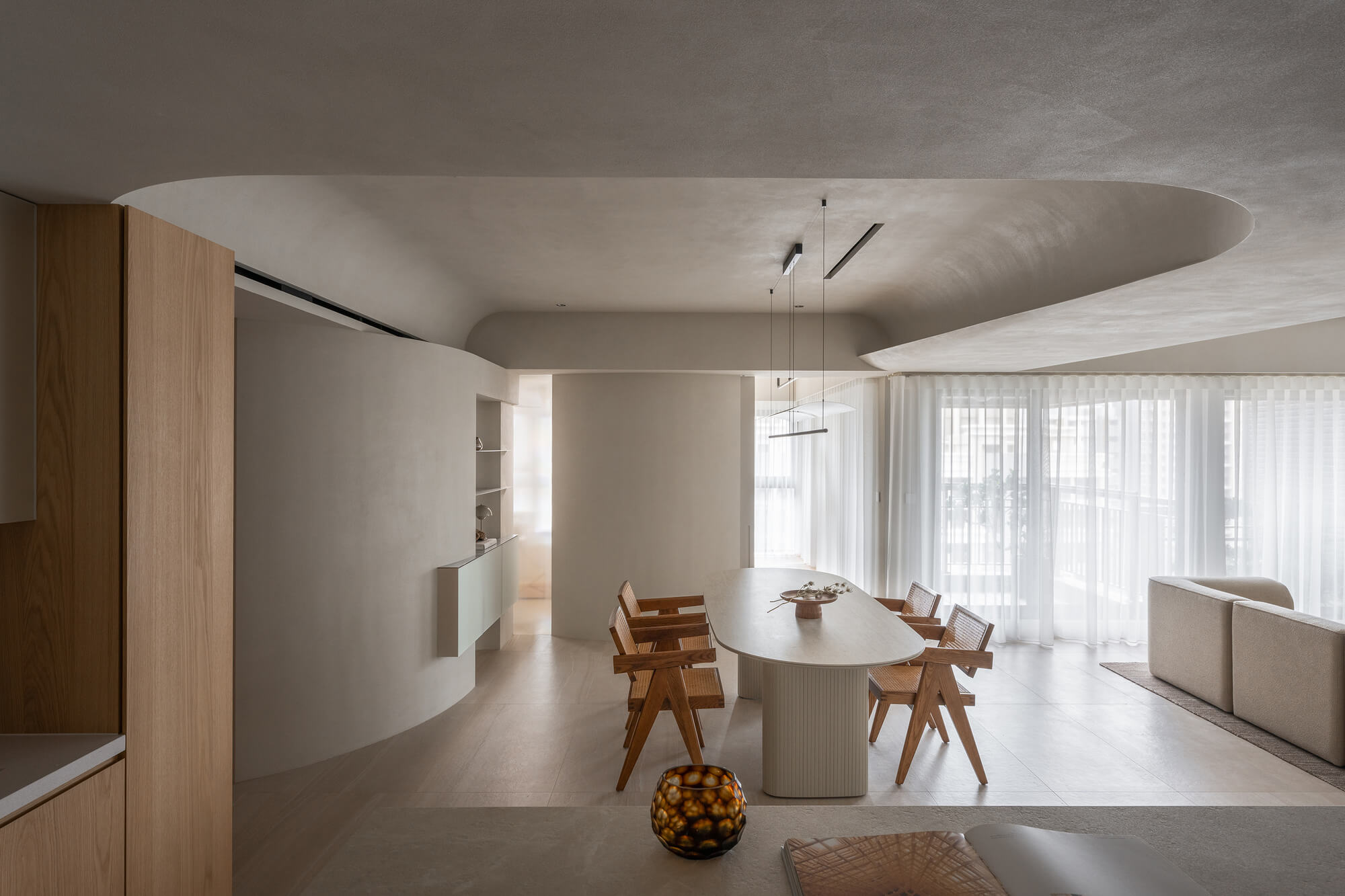 Mlow Rhythm Apartment / KC Design Studio