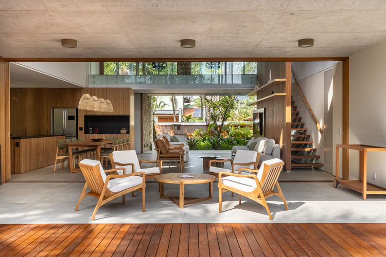 PCW Residence / Pitta Arquitetura - Интерьерная фотография, дерево, стол, стул