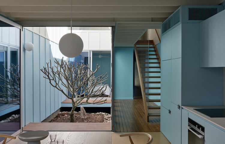 Blok Three Sisters House / Blok Modular + Vokes and Peters - Внутренняя фотография, стекло
