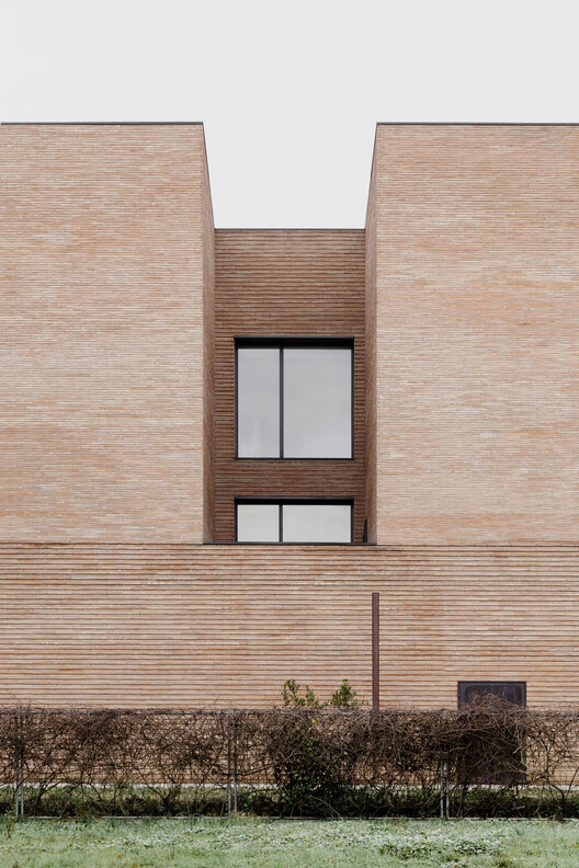 Лисо Монтале Школа / Colucci & Partners - Exterior Photography, Brick