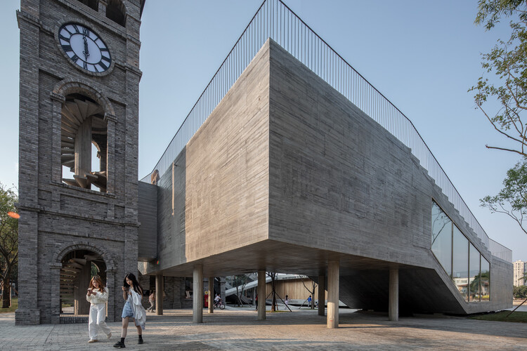 Книжный магазин Mengzi Nsau of Librairie Avant -Garde / Zao / Standardarchitecture - внешняя фотография, бетон, лестница