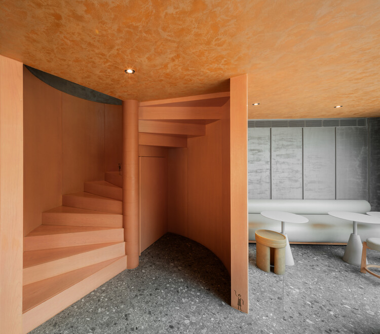 Nana Coffee Roasters / Idin Architects - Интерьерная фотография, дерево