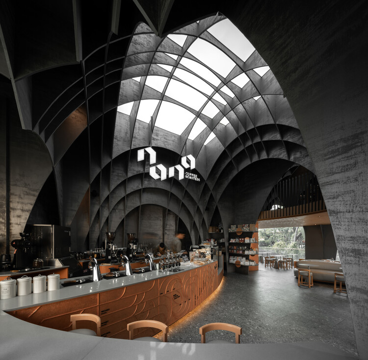 Nana Coffee Roasters / Idin Architects - изображение 13 из 32