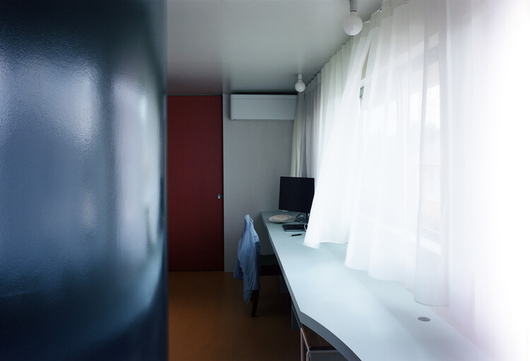 House of After Image / Ultra Studio - Интерьерная фотография, освещение, стекло, стул