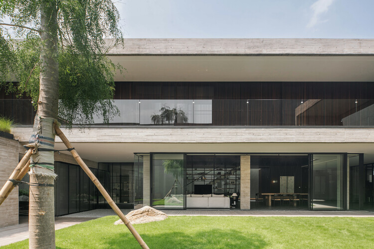 Mitsugo House / Pranala Associates - изображение 2 из 44