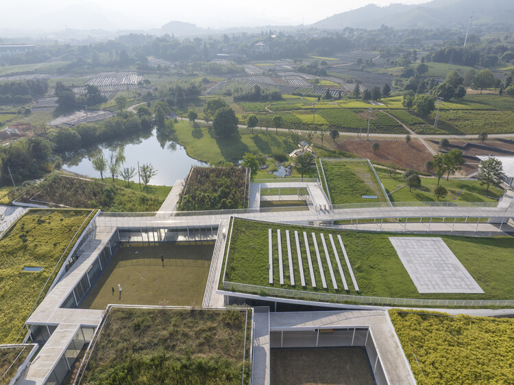Anji Creative & Design Center / Atelier Deshaus - изображение 2 из 17