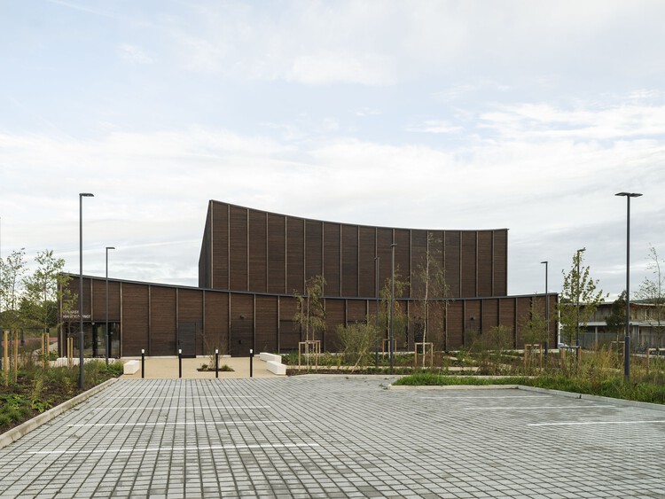 Гимназа Marie Marvingt Au Plessis -Bouchard / Ateliers OS Architectes - Внешняя фотография