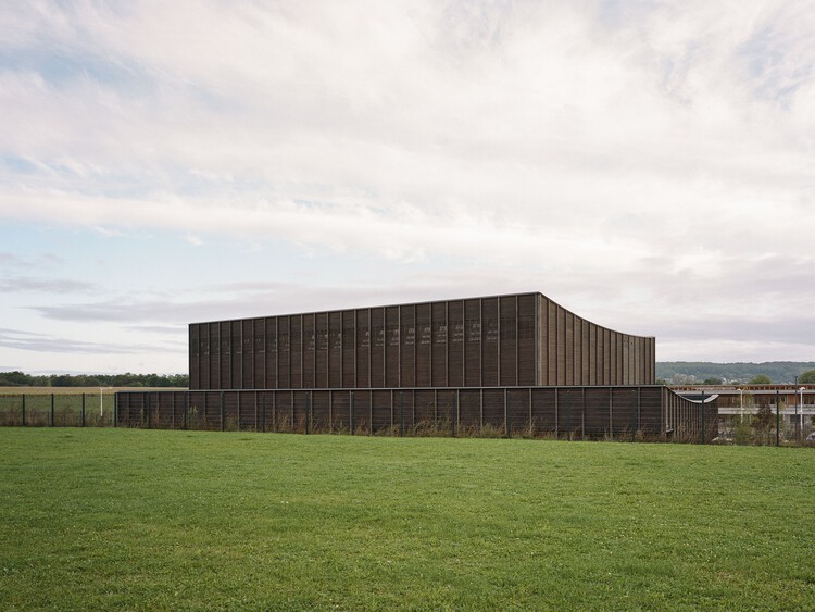 Гимназа Marie Marvingt Au Plessis -Bouchard / Ateliers OS Architectes - Внешняя фотография
