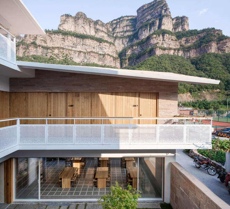 Linzhou guojiazhuang Homestay Hotel Hotel / Atelier Shen - Внешняя фотография, дерево, балкон