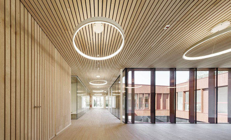 Детский сад и дневной центр / Roland Baldi Architects - изображение 5 из 35