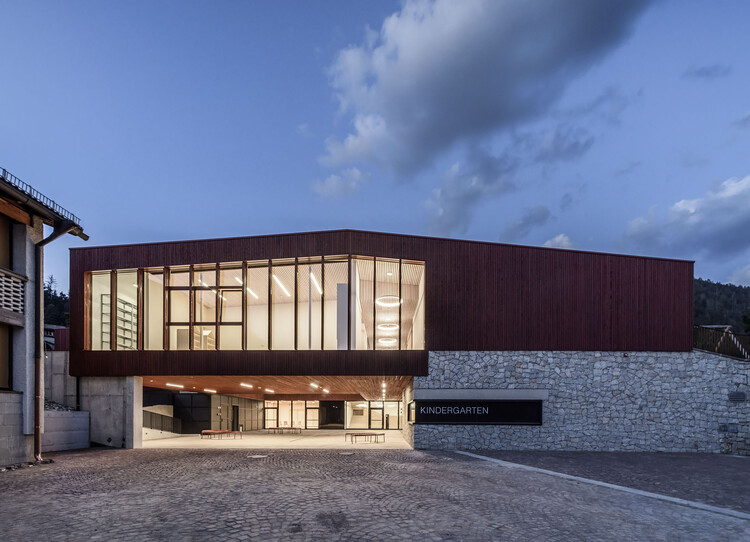 Детский сад и дневной центр / Roland Baldi Architects - изображение 6 из 35