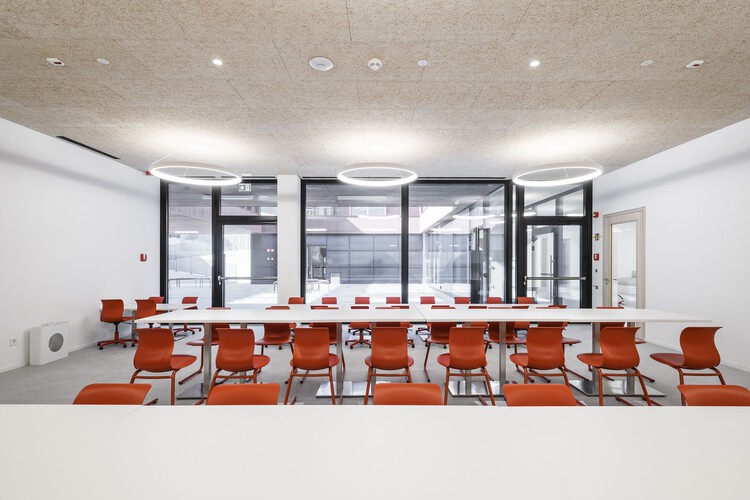 Детский сад и дневной центр / Roland Baldi Architects - изображение 21 из 35