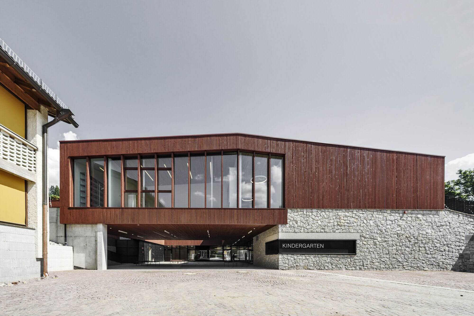 Детский сад и дневной центр / Roland Baldi Architects