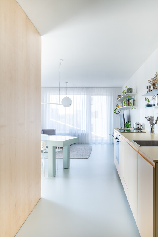 Квартира B / Grau Architects - Интерьерная фотография, кухня, дерево, освещение, стекло