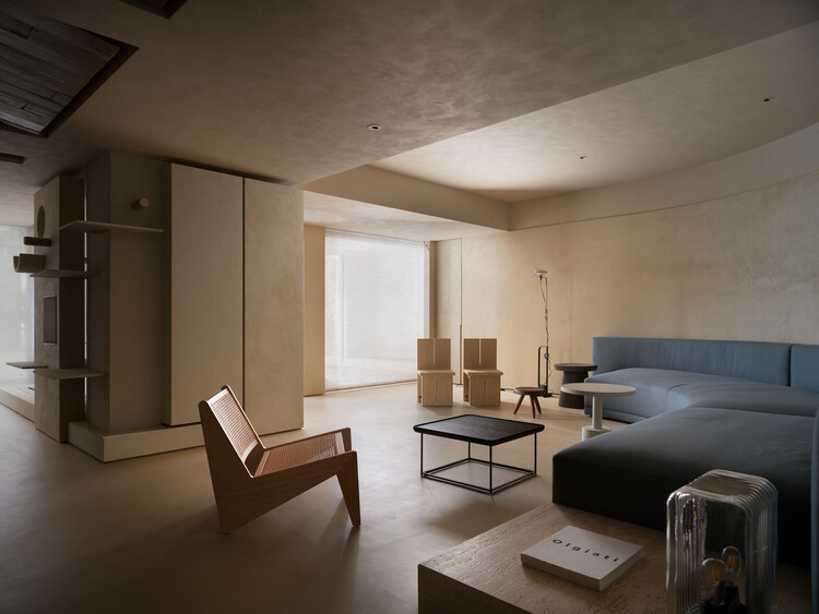 Новая резиденция путешествия / Wei Yi International Design Associates - Интерьерная фотография, гостиная, дерево, стул, стол, освещение
