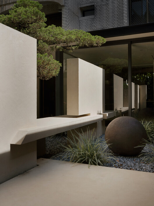 Новая резиденция путешествия / Wei Yi International Design Associates - Interior Photography, Concrete, Courtyard