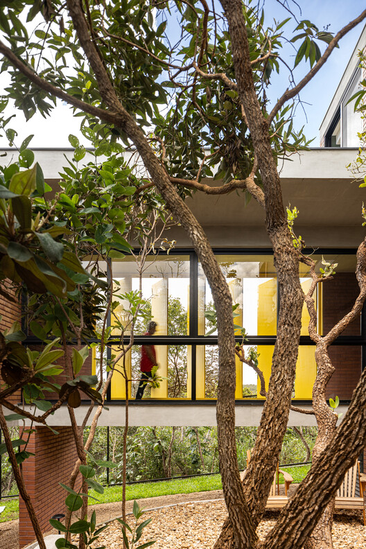 Дом 7 деревьев / Hersen Mendes Arquitetura - изображение 8 из 26