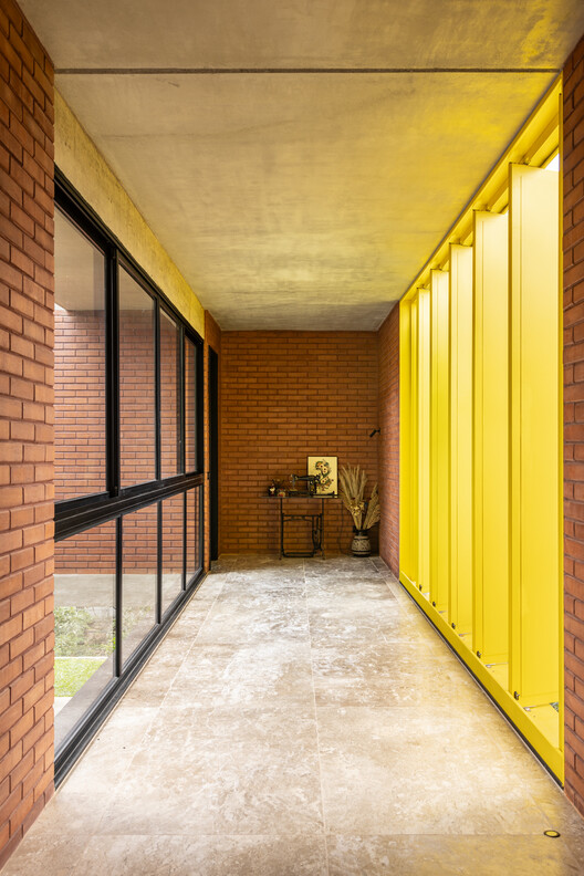 Дом 7 деревьев / Hersen Mendes Arquitetura - изображение 3 из 26
