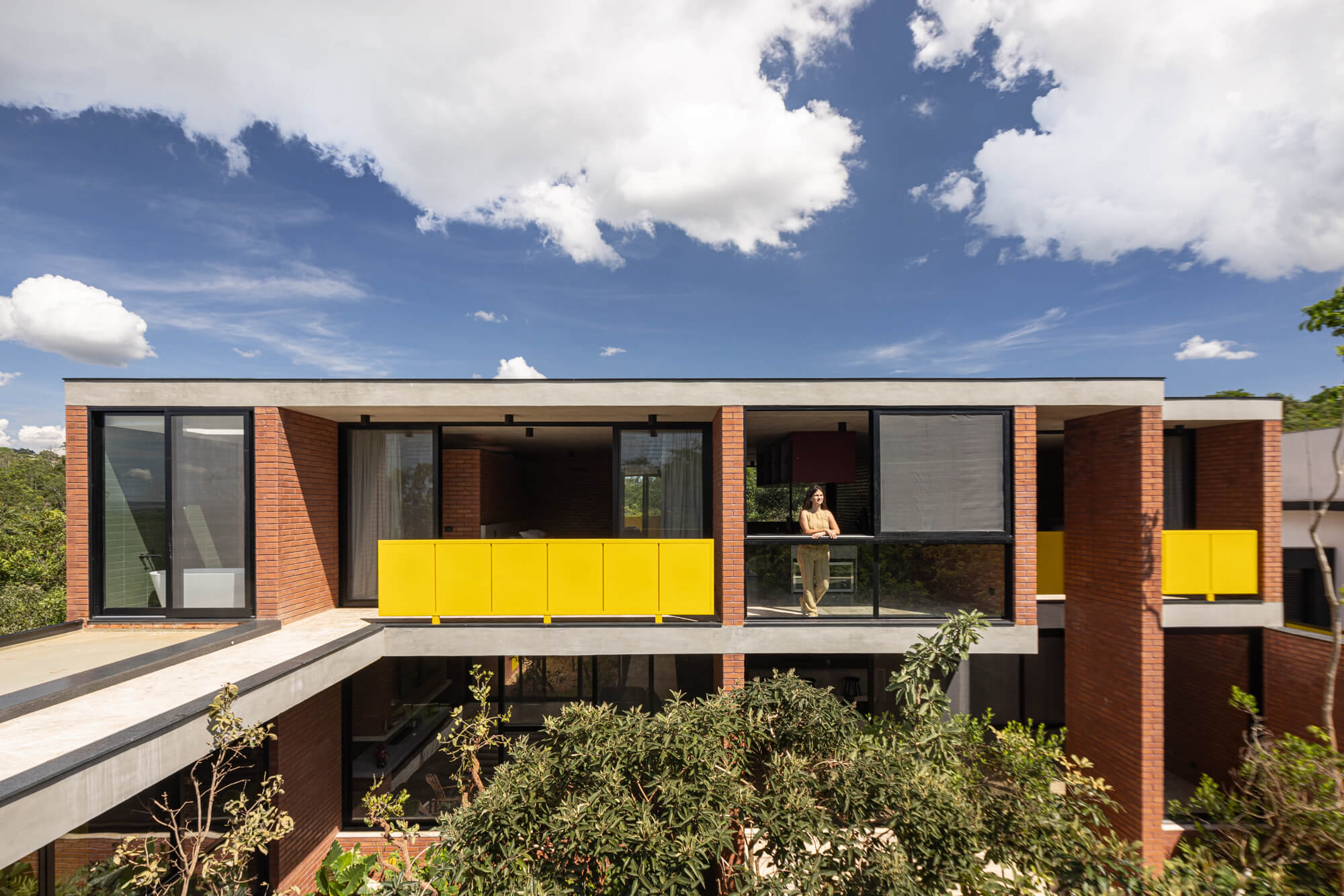 Дом 7 деревьев / Hersen Mendes arquitetura