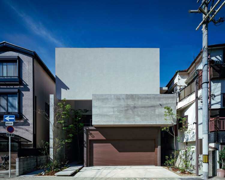 Дом двух поколений в Tennoji-Ku / Fujiwaramuro Architects-Exther Photography, Concrete