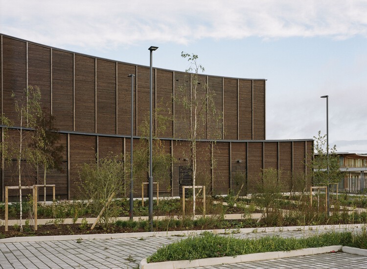 Гимназа Marie Marvingt Au Plessis -Bouchard / Ateliers OS Architectes - Внешняя фотография