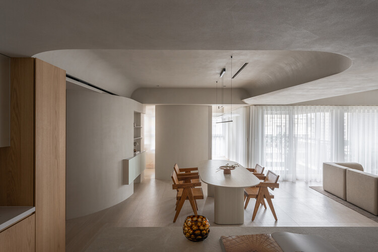 Mlow Rhythm Apartment / KC Design Studio - Интерьерная фотография, столовая