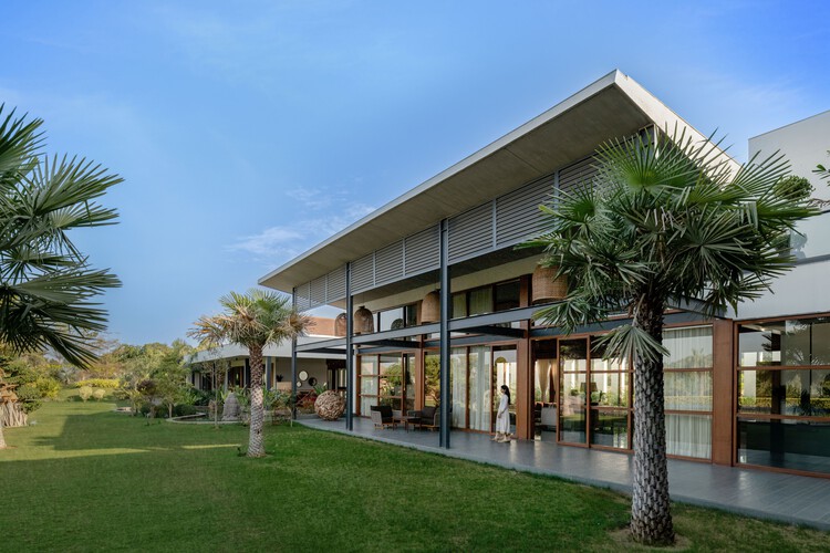 Nirmay Villa / The Grid Architects - Экстерьерная фотография, сад, внутренний двор
