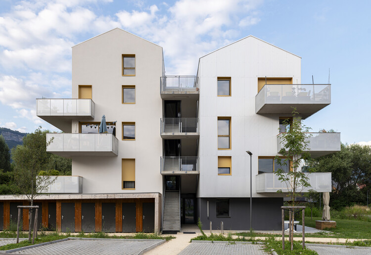 Социальное жилье для участия в Crolles / Indy Architectes - Внешняя фотография, балкон