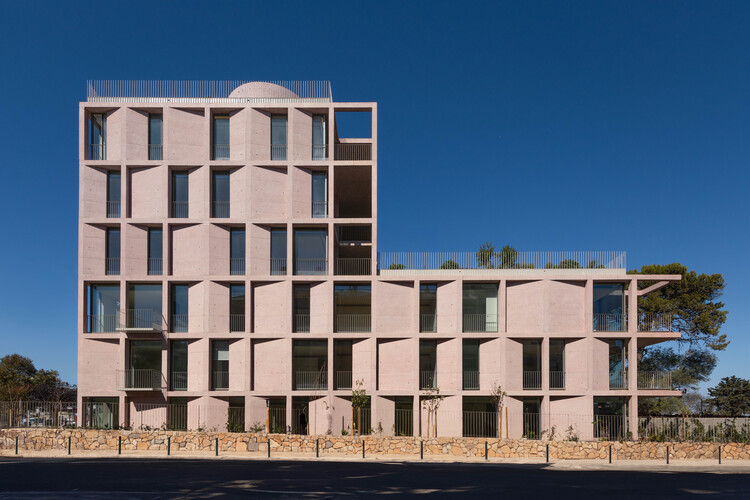 Жилищное здание в Cascais / Atelier AAVV - изображение 1 из 21