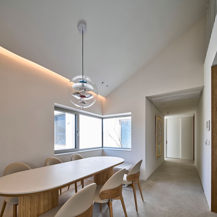 Nabi House / Todot Architects and Partners - Интерьерная фотография, столовая, дерево, освещение, стекло