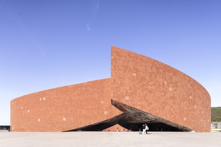 Maiji Mountain Vitor Center / ZXD Architects + Biad - изображение 15 из 38