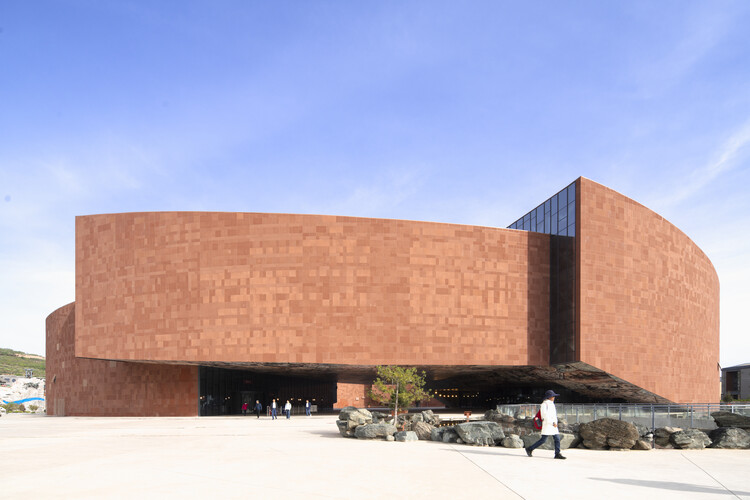 Maiji Mountain Vitor Center / ZXD Architects + Biad - изображение 23 из 38