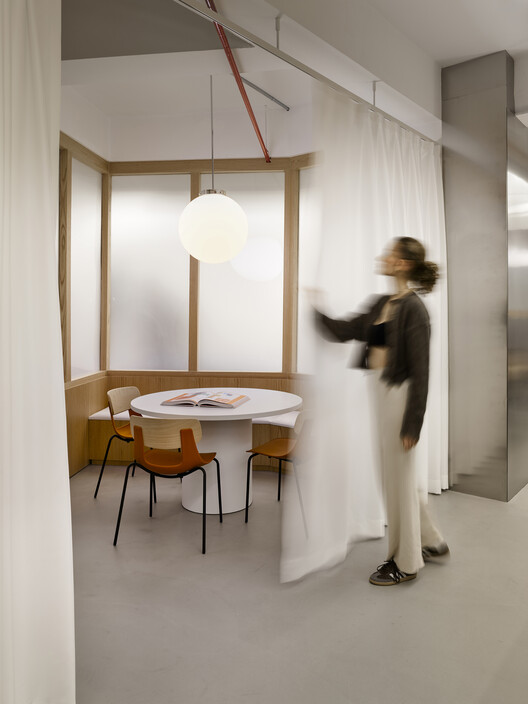 REMY Global Office Interior / Kat73 - Интерьерная фотография, освещение, стул