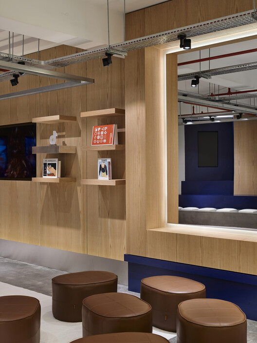REMY Global Office Interior / Kat73 - Интерьерная фотография, дерево, освещение