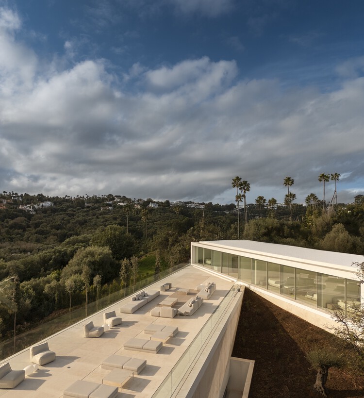 Вилла 95 Sotogrande / Fran Silvestre Arquitectos - изображение 3 из 41